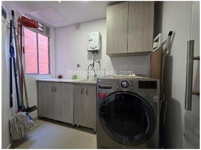 Apartamento de 2 alcobas en venta en Loma De Las Brujas, Envigado, 121 m² · foto 14 de 15