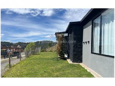 Casa de 3 alcobas en venta en Alto Del Escobero, Envigado, 260 m² · foto 2 de 18