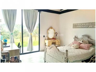 Casa de 3 alcobas en venta en Alto Del Escobero, Envigado, 260 m² · foto 12 de 18