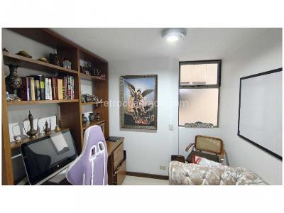 Apartamento de 3 alcobas en venta en Loma De Los Bernal, Medellín, 97 m² · foto 12 de 20