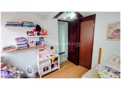 Apartamento de 3 alcobas en venta en Loma De Los Bernal, Medellín, 97 m² · foto 14 de 20