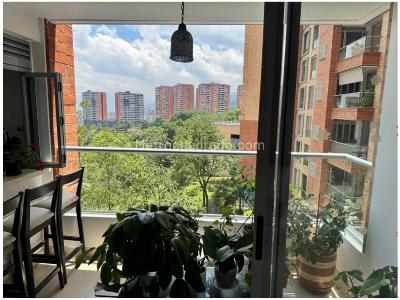 Apartamento de 3 alcobas en venta en Loma De Las Brujas, Envigado, 92 m² · foto 2 de 10