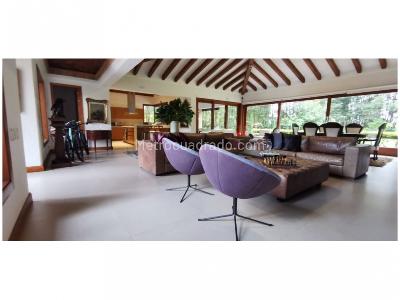 Apartamento de 3 alcobas en venta en Loma Del Indio Parte Baja, Medellín, 450 m² · foto 3 de 20