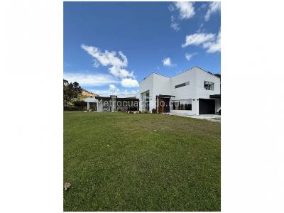 Casa de 5 alcobas en venta en Alto Del Escobero, Envigado, 1000 m² · foto 2 de 16