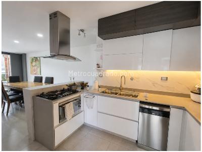 Apartamento de 3 alcobas en venta en El Poblado, Medellín, 138 m² · foto 5 de 15