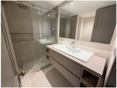 Apartamento de 3 alcobas en venta en El Poblado, Medellín, 138 m² · foto 8 de 19