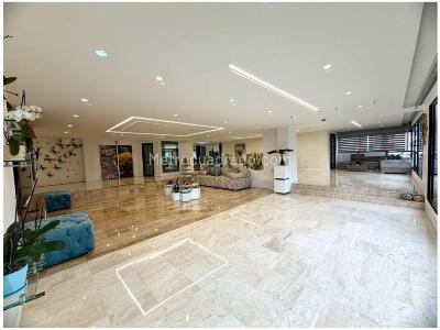 Apartamento de 4 alcobas en venta en El Poblado, Medellín, 410 m² · foto 2 de 20