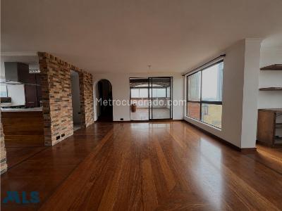 Apartamento en venta en El Poblado, Medellín · foto 2 de 5
