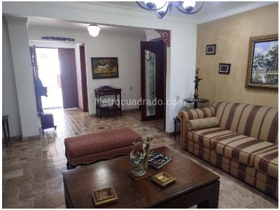 Casa de 3 alcobas en venta en Loma Benedictinos, Envigado, 417 m² · foto 4 de 20