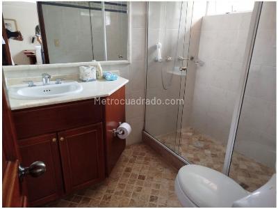 Casa de 3 alcobas en venta en Loma Benedictinos, Envigado, 417 m² · foto 8 de 20