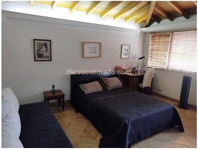 Casa de 3 alcobas en venta en Loma Benedictinos, Envigado, 417 m² · foto 10 de 20
