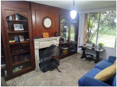 Casa de 3 alcobas en venta en Loma Benedictinos, Envigado, 417 m² · foto 14 de 20