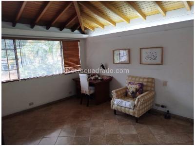 Casa de 3 alcobas en venta en Loma Benedictinos, Envigado, 417 m² · foto 19 de 20