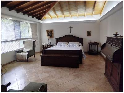 Casa de 3 alcobas en venta en Loma Benedictinos, Envigado, 417 m² · foto 20 de 20