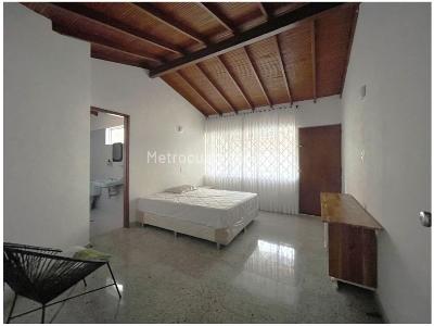 Casa de 5 alcobas en venta en La Castellana, Medellín, 215 m² · foto 4 de 20