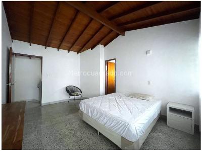 Casa de 5 alcobas en venta en La Castellana, Medellín, 215 m² · foto 5 de 20