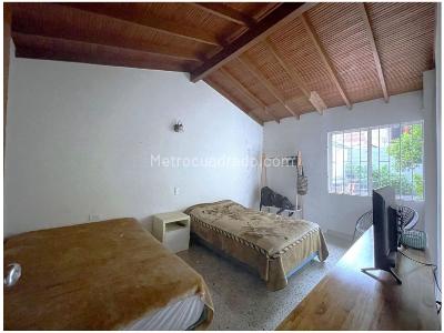 Casa de 5 alcobas en venta en La Castellana, Medellín, 215 m² · foto 7 de 20