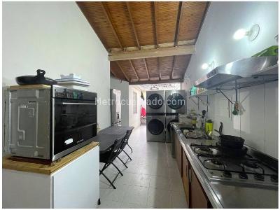 Casa de 5 alcobas en venta en La Castellana, Medellín, 215 m² · foto 10 de 20