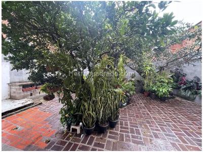 Casa de 5 alcobas en venta en La Castellana, Medellín, 215 m² · foto 19 de 20