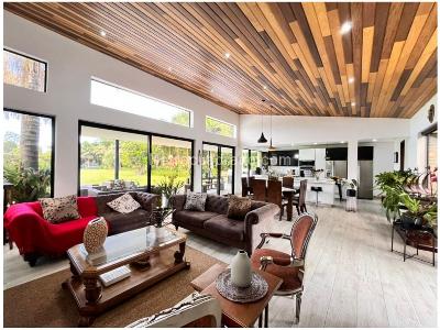 Casa de 4 alcobas en venta en Cabeceras, Rionegro, 352 m² · foto 2 de 20