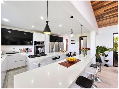 Casa de 4 alcobas en venta en Cabeceras, Rionegro, 352 m² · foto 4 de 20