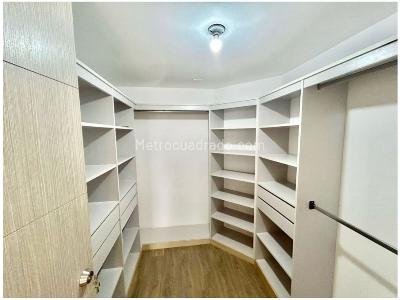 Apartamento de 3 alcobas en venta en El Poblado, Medellín, 219 m² · foto 12 de 20