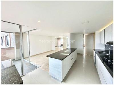 Apartamento de 3 alcobas en venta en El Poblado, Medellín, 219 m² · foto 15 de 20