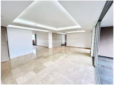 Apartamento de 3 alcobas en venta en El Poblado, Medellín, 219 m² · foto 16 de 20