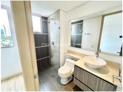 Apartamento de 3 alcobas en venta en El Poblado, Medellín, 219 m² · foto 18 de 20