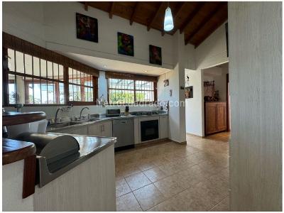 Casa de 4 alcobas en venta en Sajonia, Rionegro, 344 m² · foto 8 de 16
