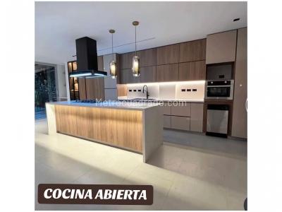 Casa de 3 alcobas en venta en Loma El Atravesado, Envigado, 215 m² · foto 2 de 20