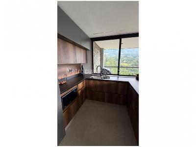 Apartamento de 3 alcobas en venta en Loma De Las Brujas, Envigado, 167 m² · foto 3 de 19