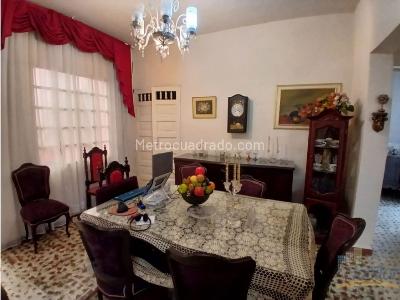 Casa de 5 alcobas en venta en Boston, Medellín, 215 m² · foto 6 de 20