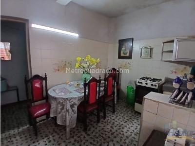 Casa de 5 alcobas en venta en Boston, Medellín, 215 m² · foto 8 de 20