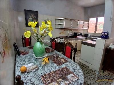 Casa de 5 alcobas en venta en Boston, Medellín, 215 m² · foto 9 de 20