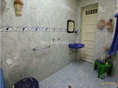 Casa de 5 alcobas en venta en Boston, Medellín, 215 m² · foto 10 de 20
