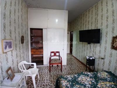 Casa de 5 alcobas en venta en Boston, Medellín, 215 m² · foto 18 de 20