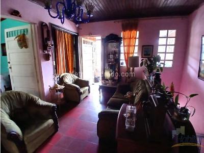 Casa de 5 alcobas en venta en Boston, Medellín, 212 m² · foto 2 de 20