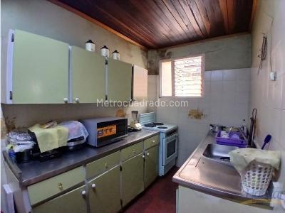 Casa de 5 alcobas en venta en Boston, Medellín, 212 m² · foto 3 de 20