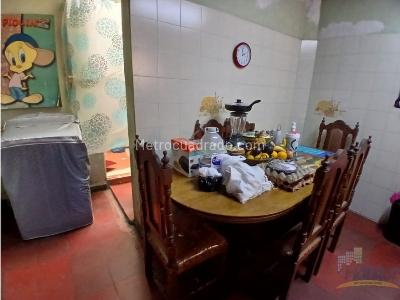 Casa de 5 alcobas en venta en Boston, Medellín, 212 m² · foto 5 de 20