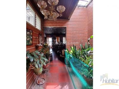 Casa de 5 alcobas en venta en Boston, Medellín, 212 m² · foto 6 de 20