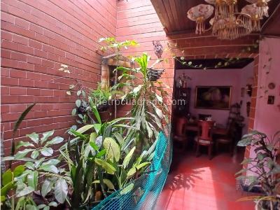 Casa de 5 alcobas en venta en Boston, Medellín, 212 m² · foto 12 de 20