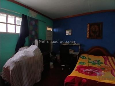 Casa de 5 alcobas en venta en Boston, Medellín, 212 m² · foto 13 de 20