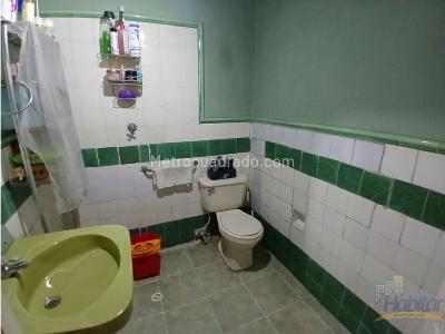 Casa de 5 alcobas en venta en Boston, Medellín, 212 m² · foto 16 de 20