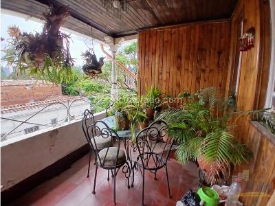 Casa de 5 alcobas en venta en Boston, Medellín, 212 m² · foto 19 de 20