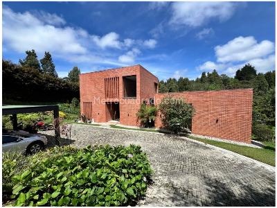 Casa de 4 alcobas en venta en Las Palmas, Medellín, 318 m² · foto 2 de 20