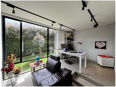 Casa de 4 alcobas en venta en Las Palmas, Medellín, 318 m² · foto 14 de 20