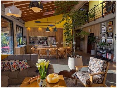 Casa de 4 alcobas en venta en Loma Del Escobero, Envigado, 350 m² · foto 3 de 20