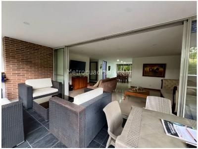 Apartamento de 3 alcobas en venta en Loma De Los Gonzalez, Medellín, 233 m² · foto 2 de 16