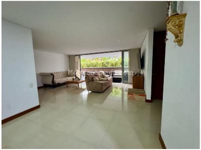 Apartamento de 3 alcobas en venta en Loma De Los Gonzalez, Medellín, 233 m² · foto 3 de 16